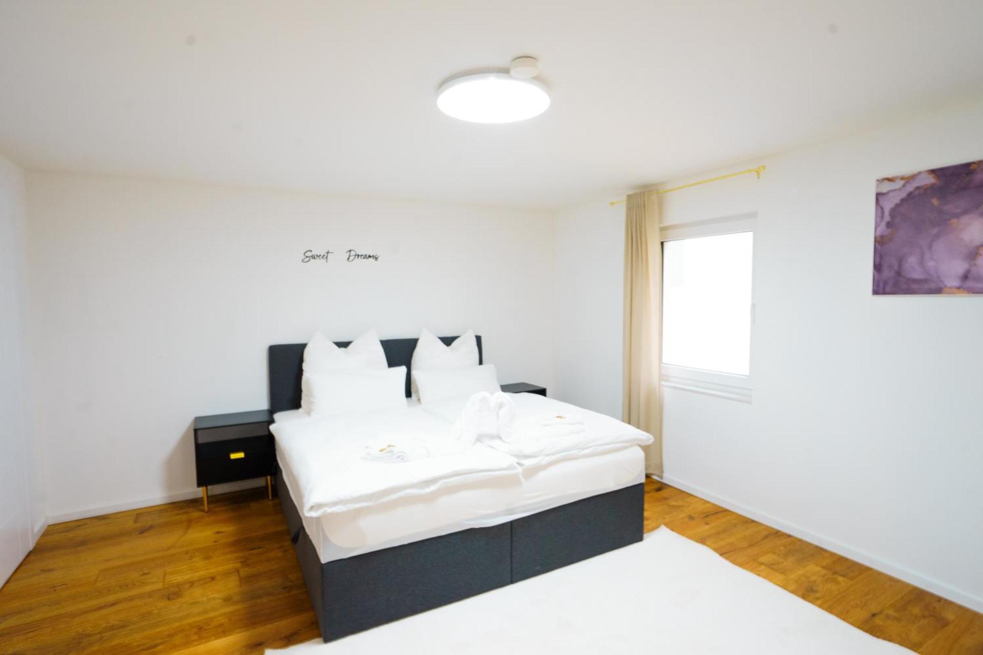 Prestige Apartments - Urban Lofts Ройтлинген Экстерьер фото