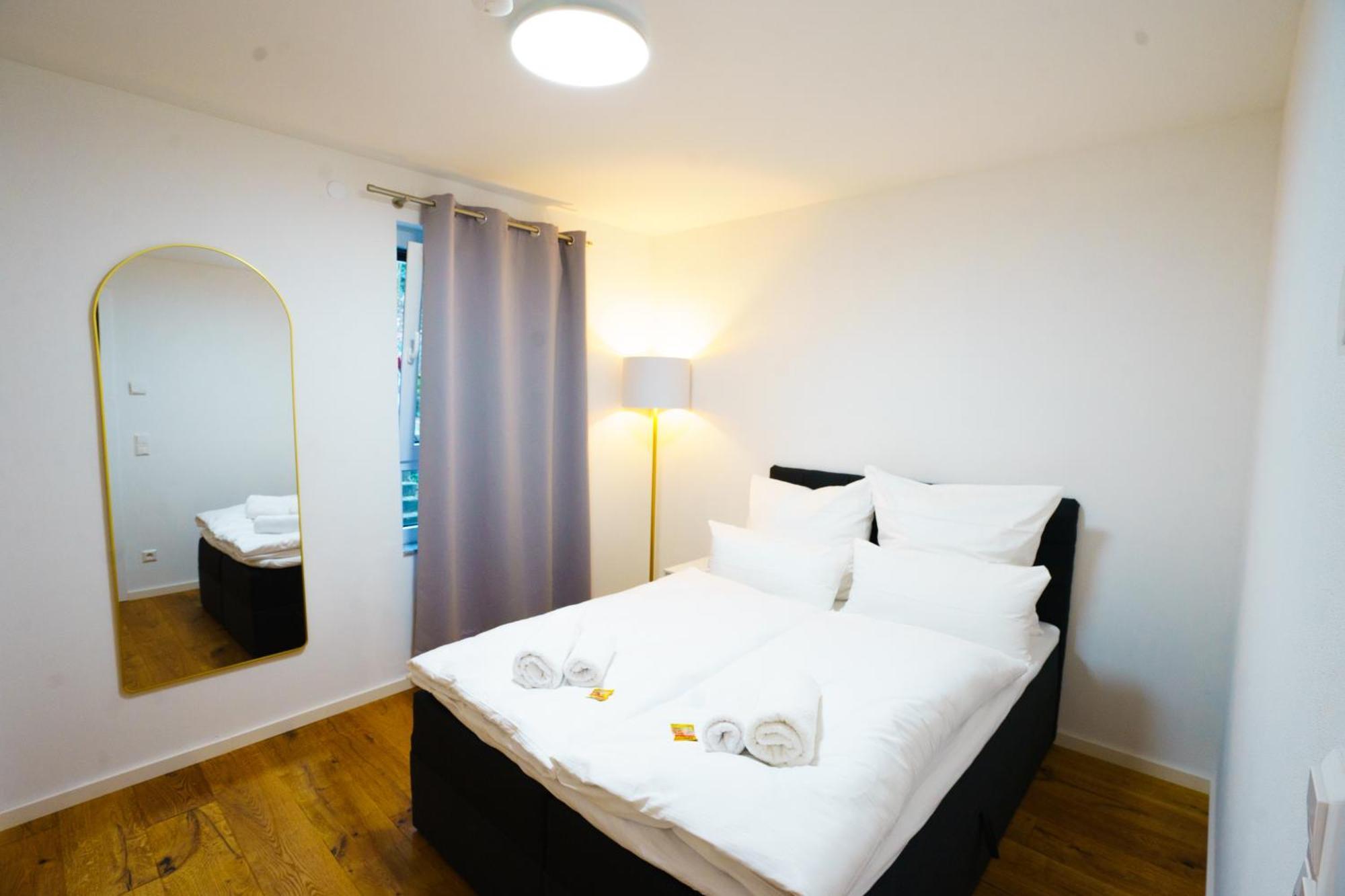 Prestige Apartments - Urban Lofts Ройтлинген Экстерьер фото